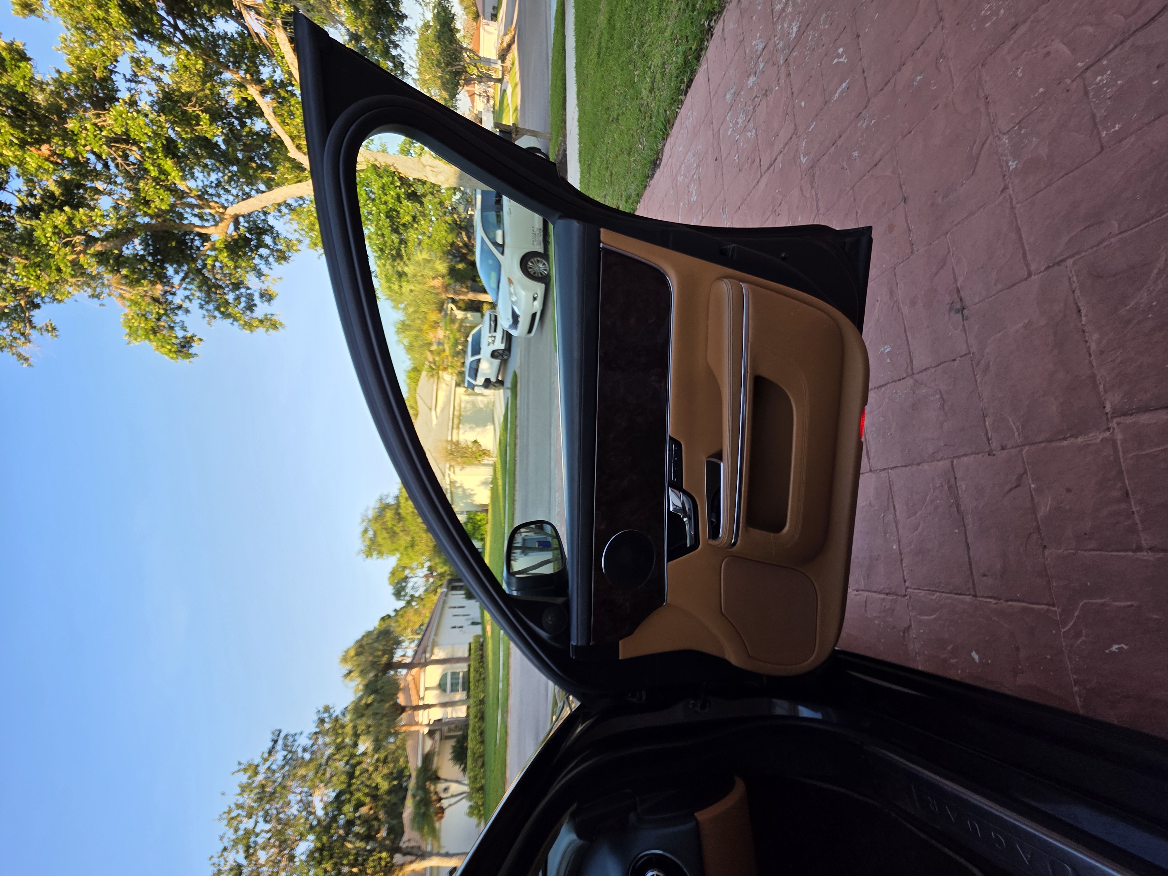 Used 2011 Jaguar XJ L RWD image 28