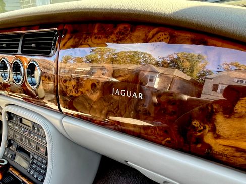 Used 2002 Jaguar XK8 Convertible image 10