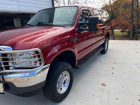 Used 2000 Ford Excursion XLT image 1