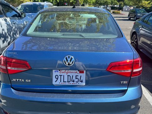 Used 2015 Volkswagen Jetta SE image 2