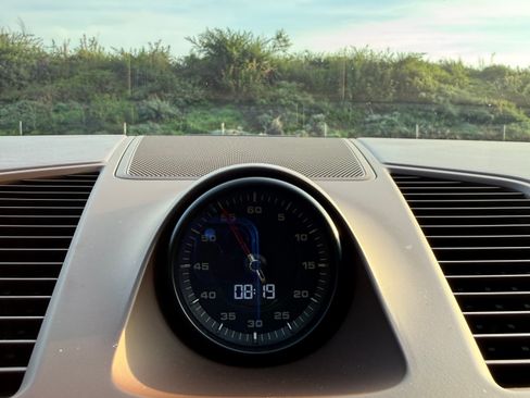 Used 2020 Porsche Cayenne Turbo image 21