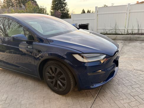 Used 2022 Tesla Model X image 6