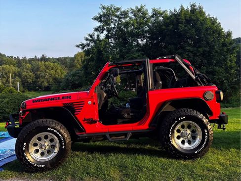 Used 2019 Jeep Wrangler Sport image 6