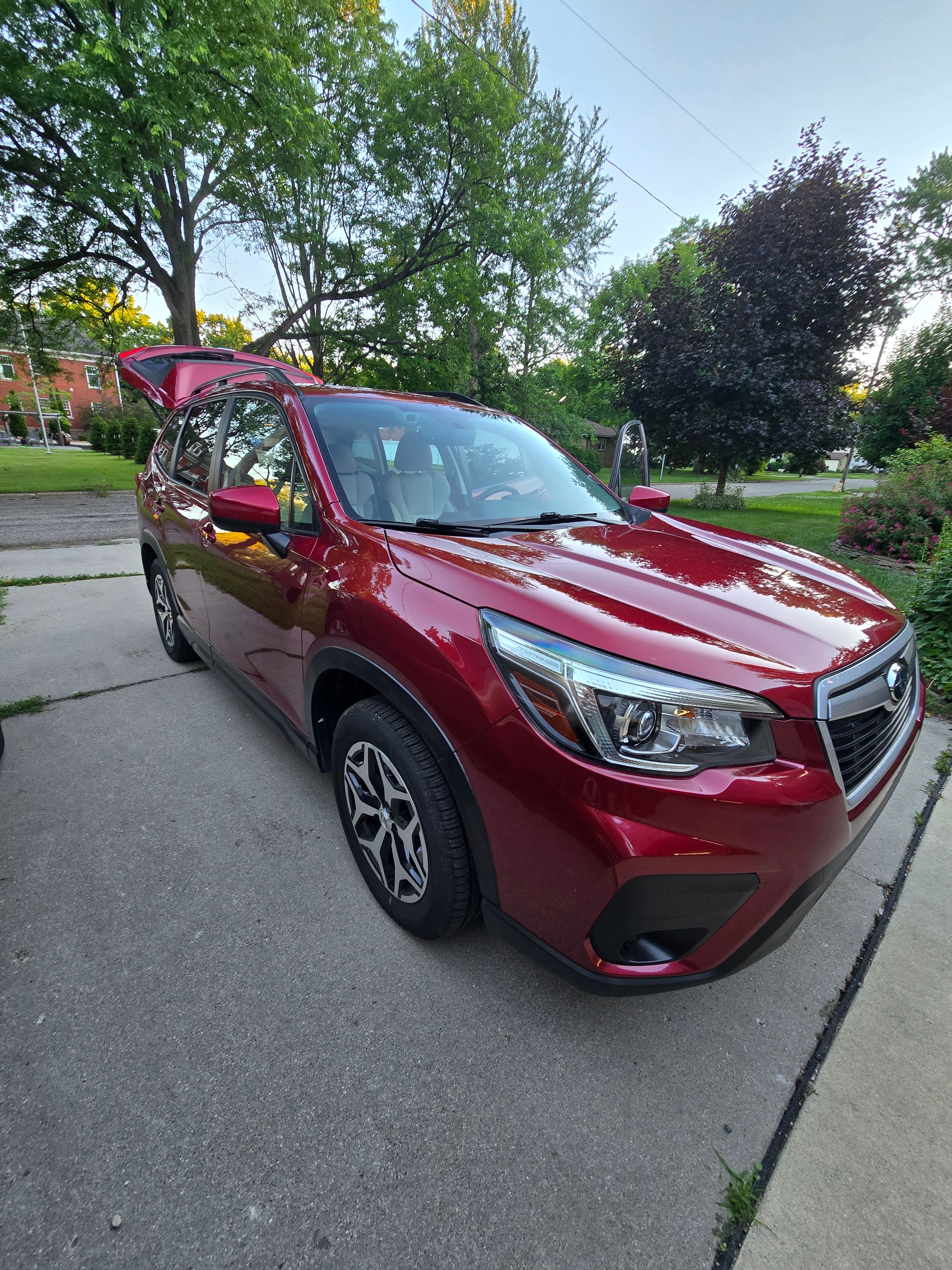 Used 2019 Subaru Forester Premium w/ All-Weather Package AWD/4WD image 4