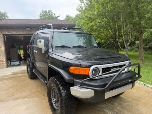 Used 2008 Toyota FJ Cruiser 4WD image 2