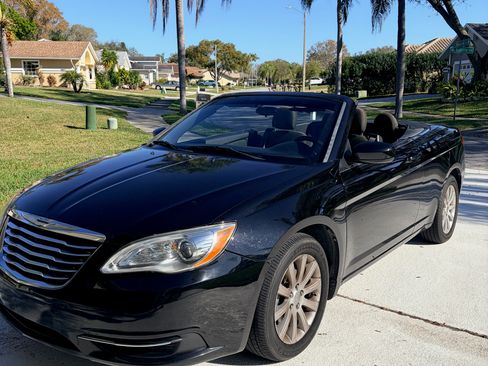 Used 2012 Chrysler 200 Touring image 1
