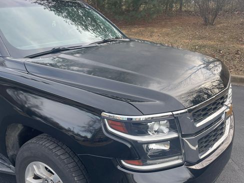 Used 2017 Chevrolet Suburban LT image 8