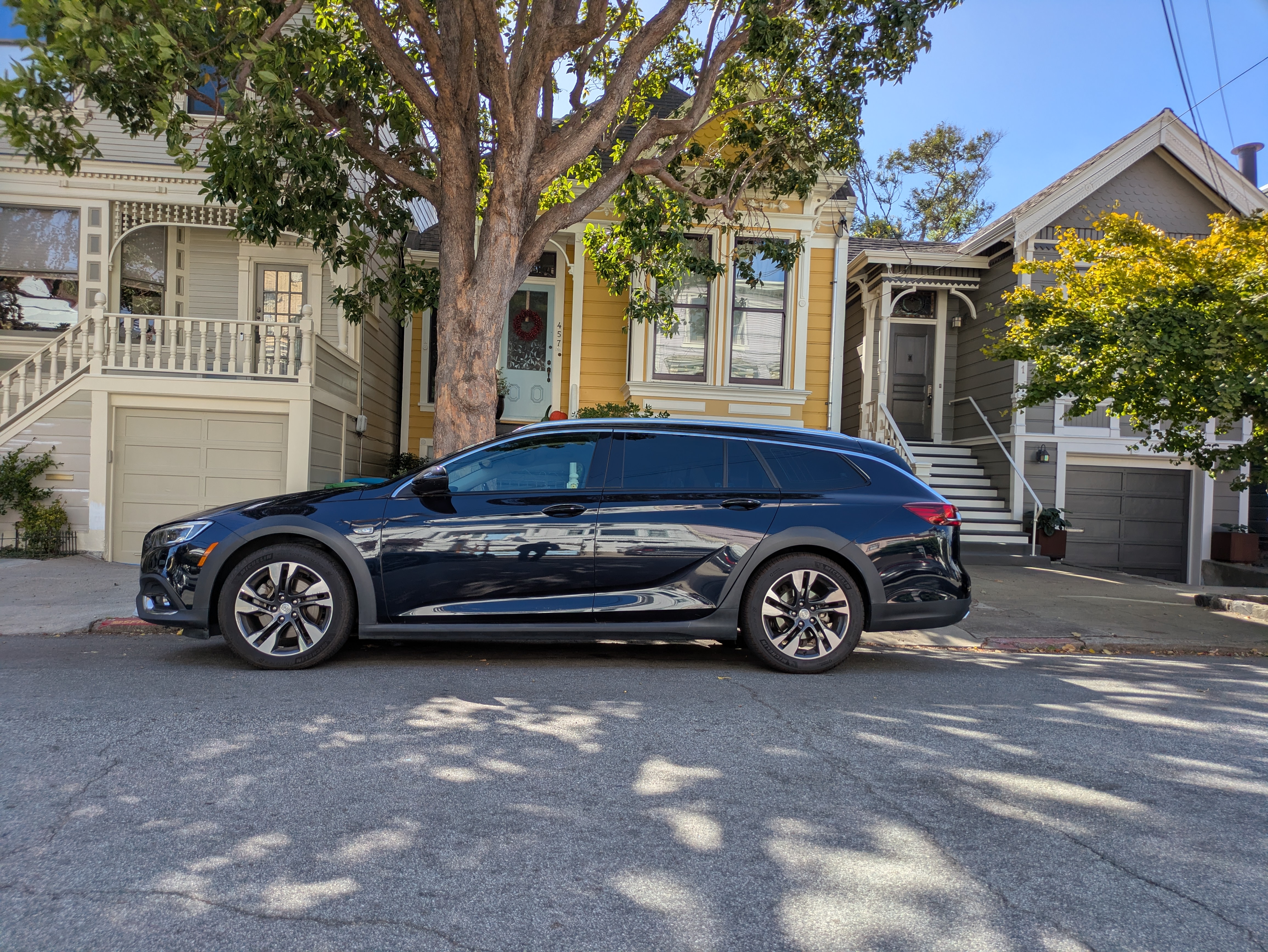 Used 2018 Buick Regal Essence w/ Driver Confidence Package #1 AWD/4WD image 1