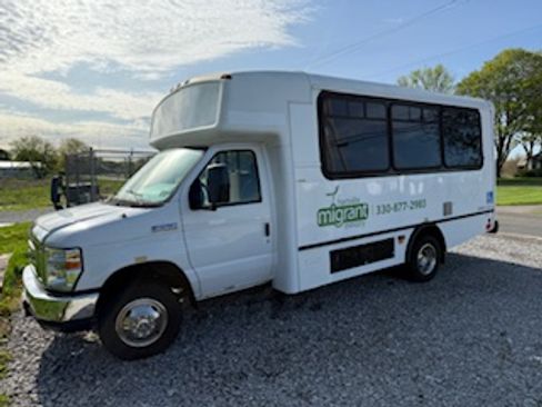 Used 2013 Ford E-450 and Econoline 450 Super Duty w/ Shuttle Bus Prep Pkg image 2