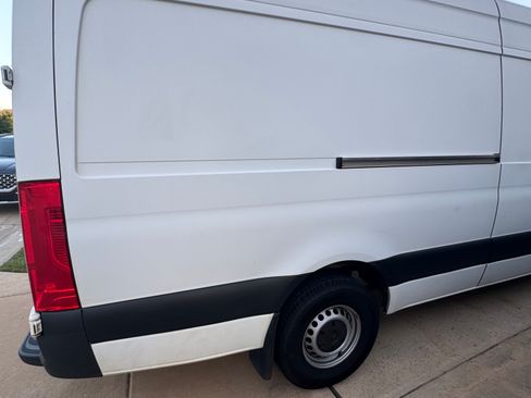 Used 2021 Mercedes-Benz Sprinter 2500 image 2