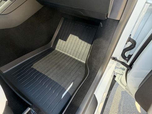 Used 2026 Tesla Model Y AWD image 11