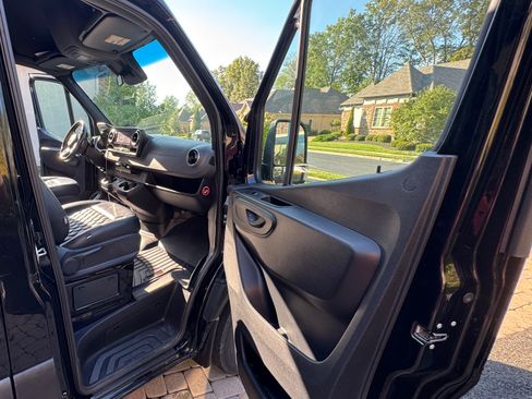 Used 2019 Mercedes-Benz Sprinter 1500 image 16