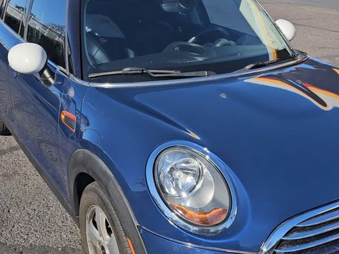 Used 2017 MINI Cooper 4-Door Hardtop image 2