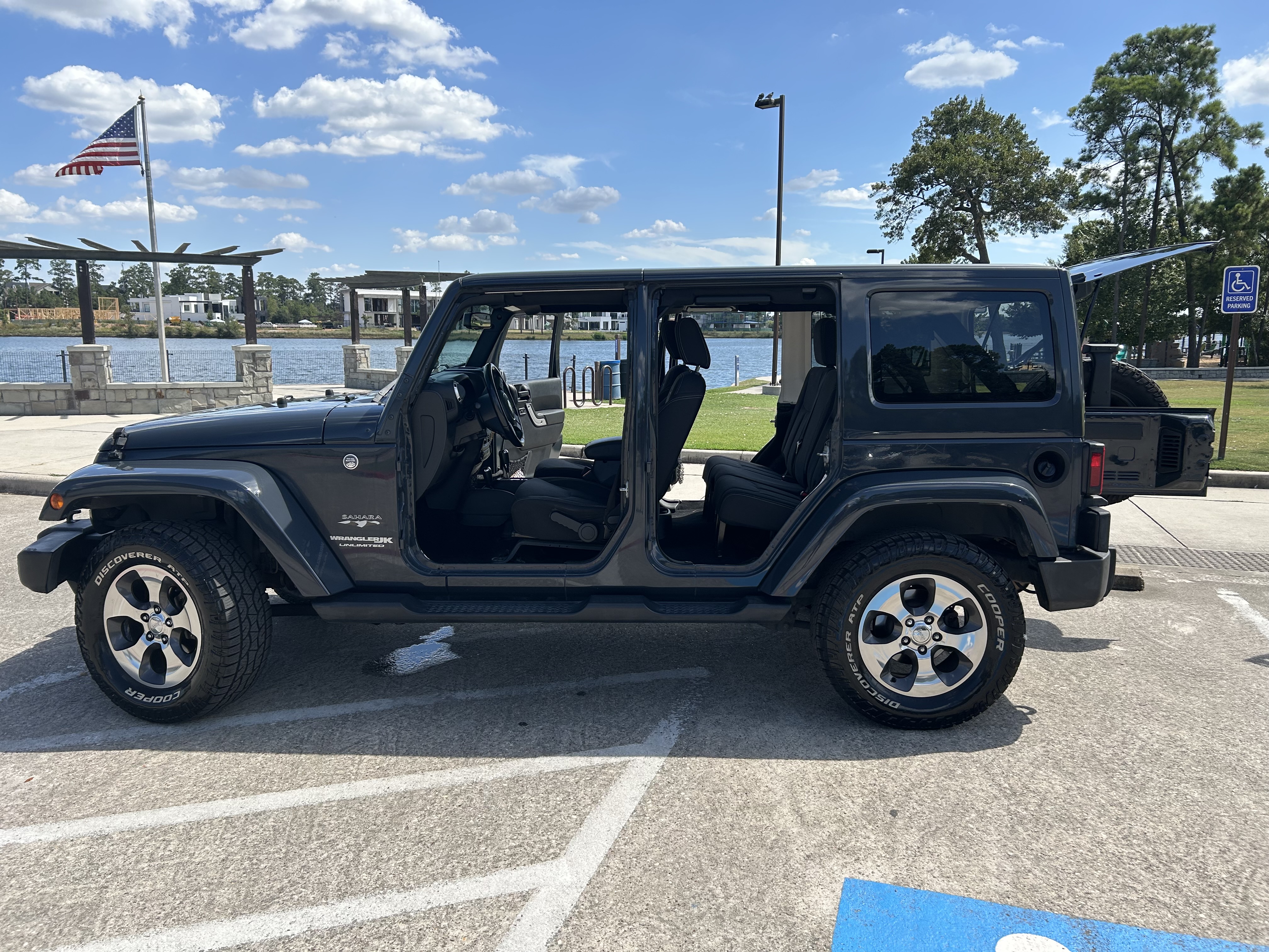 Used 2018 Jeep Wrangler Unlimited Sahara AWD/4WD image 6