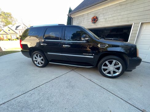 Used 2008 Cadillac Escalade 2WD image 2