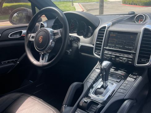 Used 2014 Porsche Cayenne Platinum Edition image 6