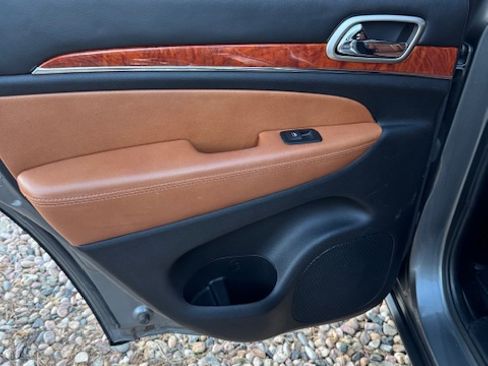 Used 2011 Jeep Grand Cherokee Overland image 25