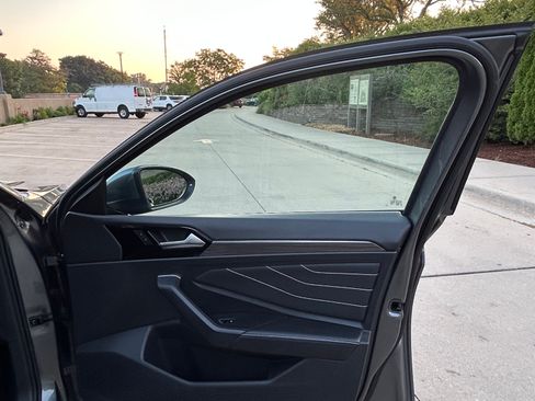 Used 2022 Volkswagen Jetta SEL image 14