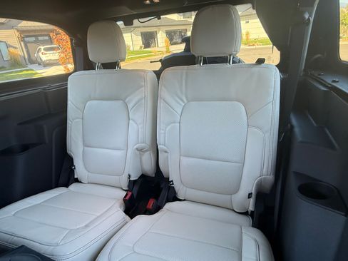 Used 2024 Ford Bronco Badlands image 9