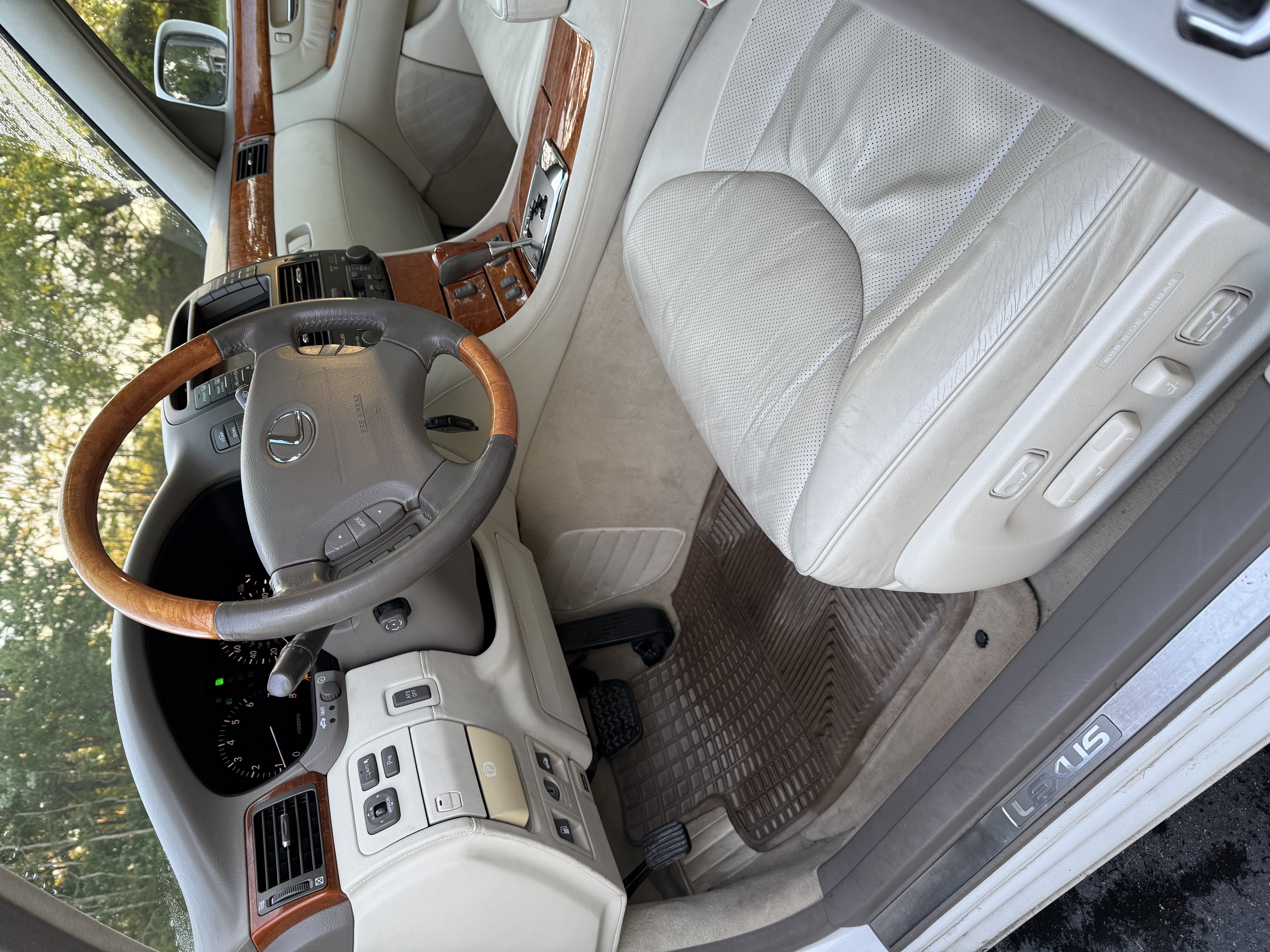 Used 2004 Lexus LS 430 RWD image 12