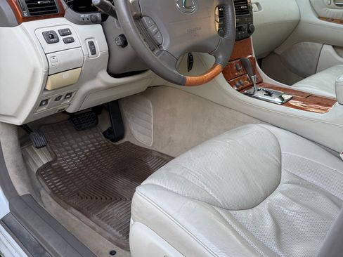 Used 2004 Lexus LS 430 RWD image 12