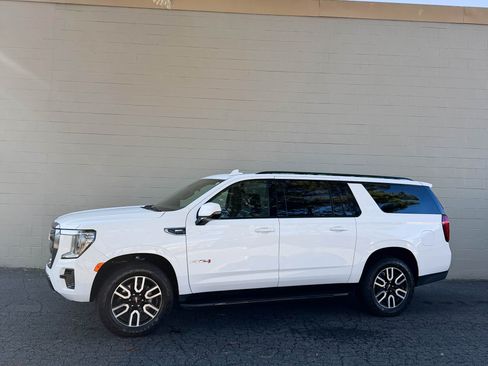 Used 2023 GMC Yukon XL AT4 image 2