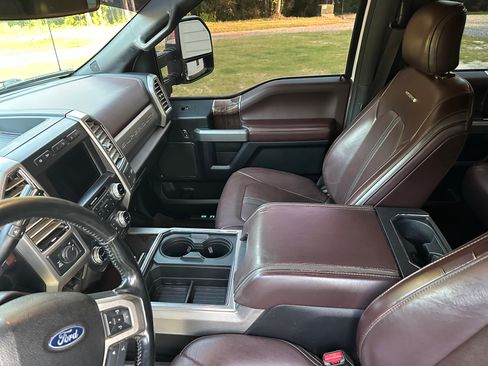 Used 2017 Ford F250 Platinum w/ Platinum Ultimate Package AWD/4WD image 9