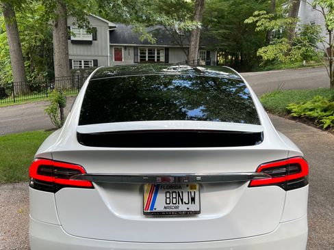 Used 2020 Tesla Model X Long Range image 11