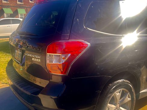 Used 2014 Subaru Forester 2.5i Premium w/ All-Weather Package image 4