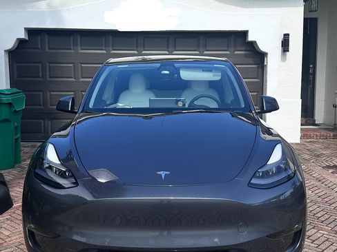 Used 2022 Tesla Model Y Performance image 10