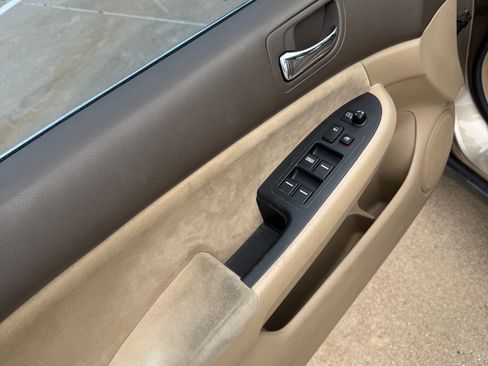 Used 2004 Honda Accord LX image 12