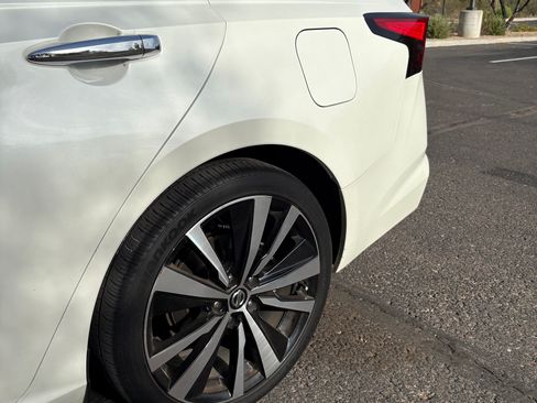 Used 2019 Nissan Altima 2.5 Platinum FWD image 5