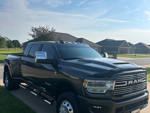 Used 2024 RAM 3500 Laramie w/ Sport Appearance Package AWD/4WD image 4