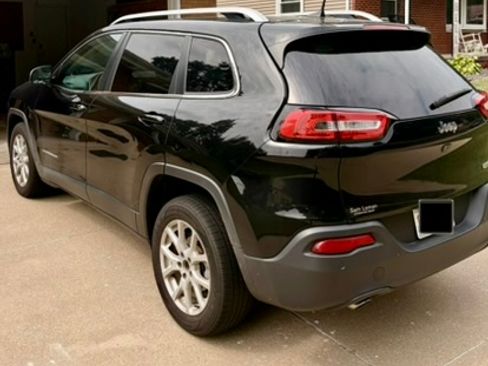 Used 2017 Jeep Cherokee Latitude w/ Safety/Convenience Group FWD image 8