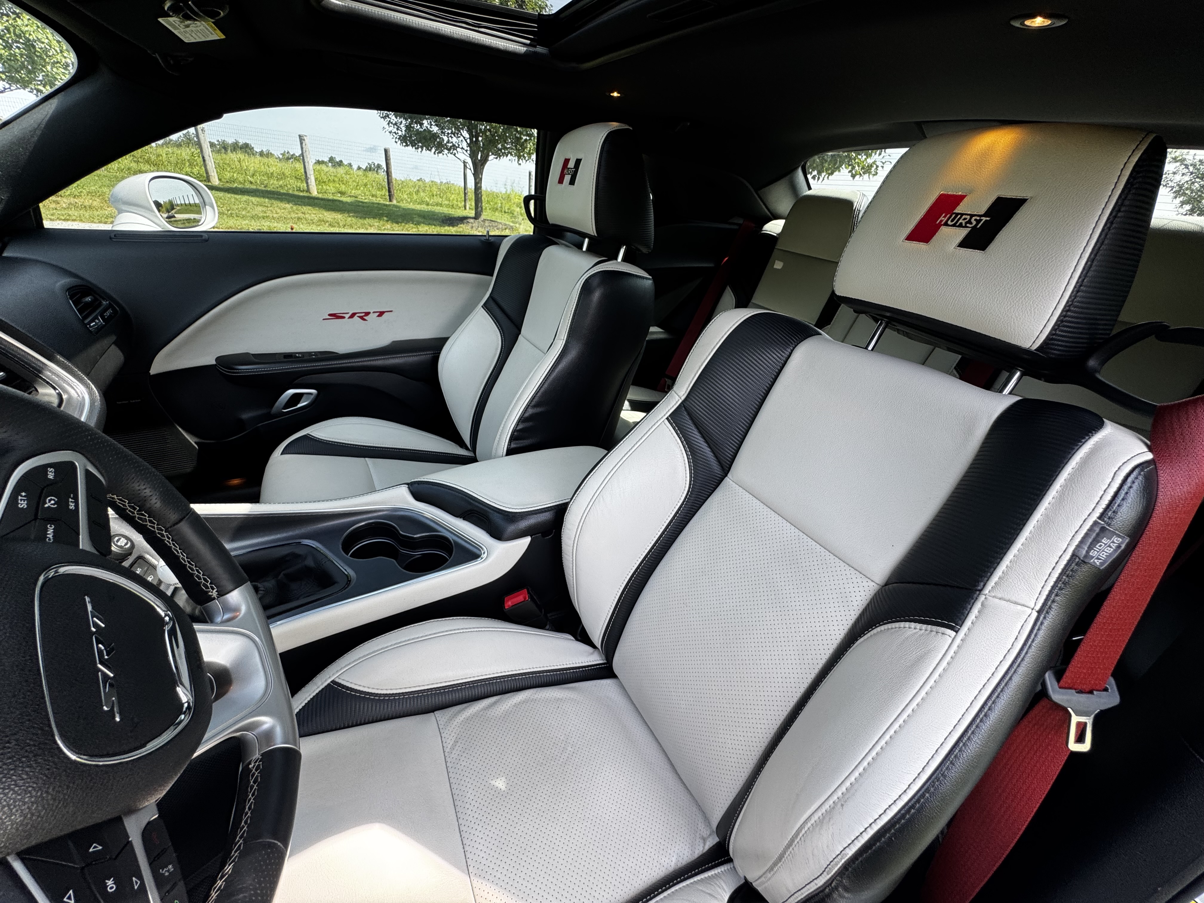 Used 2015 Dodge Challenger SRT RWD image 10