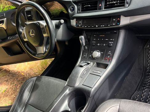 Used 2012 Lexus CT 200h Premium w/ Leather Pkg FWD image 19