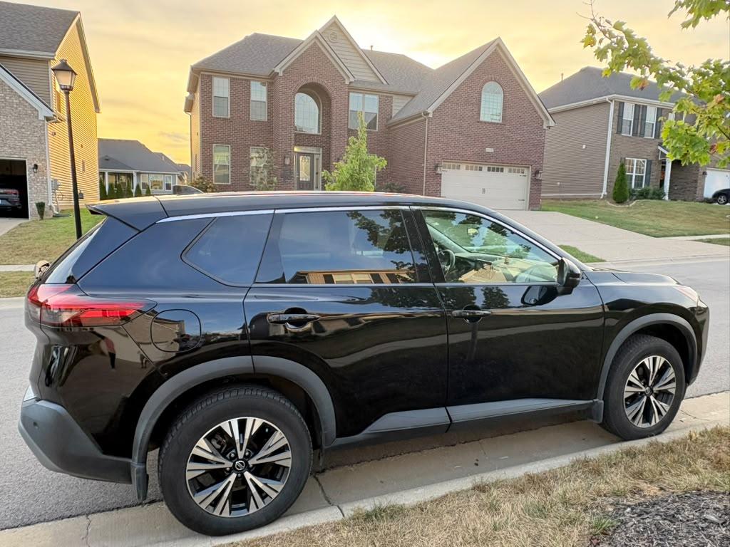 Used 2021 Nissan Rogue SV AWD/4WD image 1