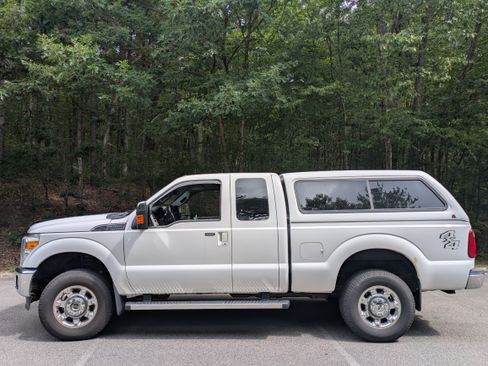 Used 2015 Ford F250 Lariat w/ Chrome Package AWD/4WD image 4