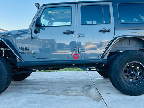 Used 2015 Jeep Wrangler Unlimited Rubicon w/ Connectivity Group AWD/4WD image 5