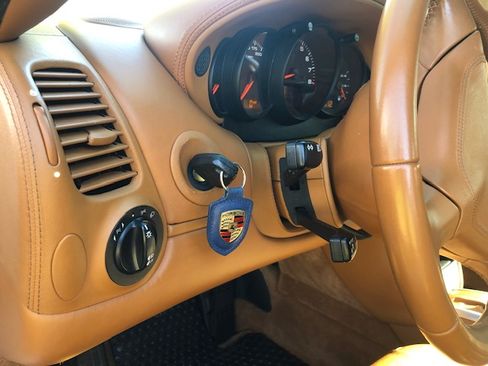 Used 2002 Porsche 911 Carrera image 9