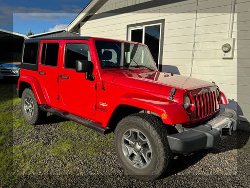 Used 2013 Jeep Wrangler Unlimited Sahara image 1