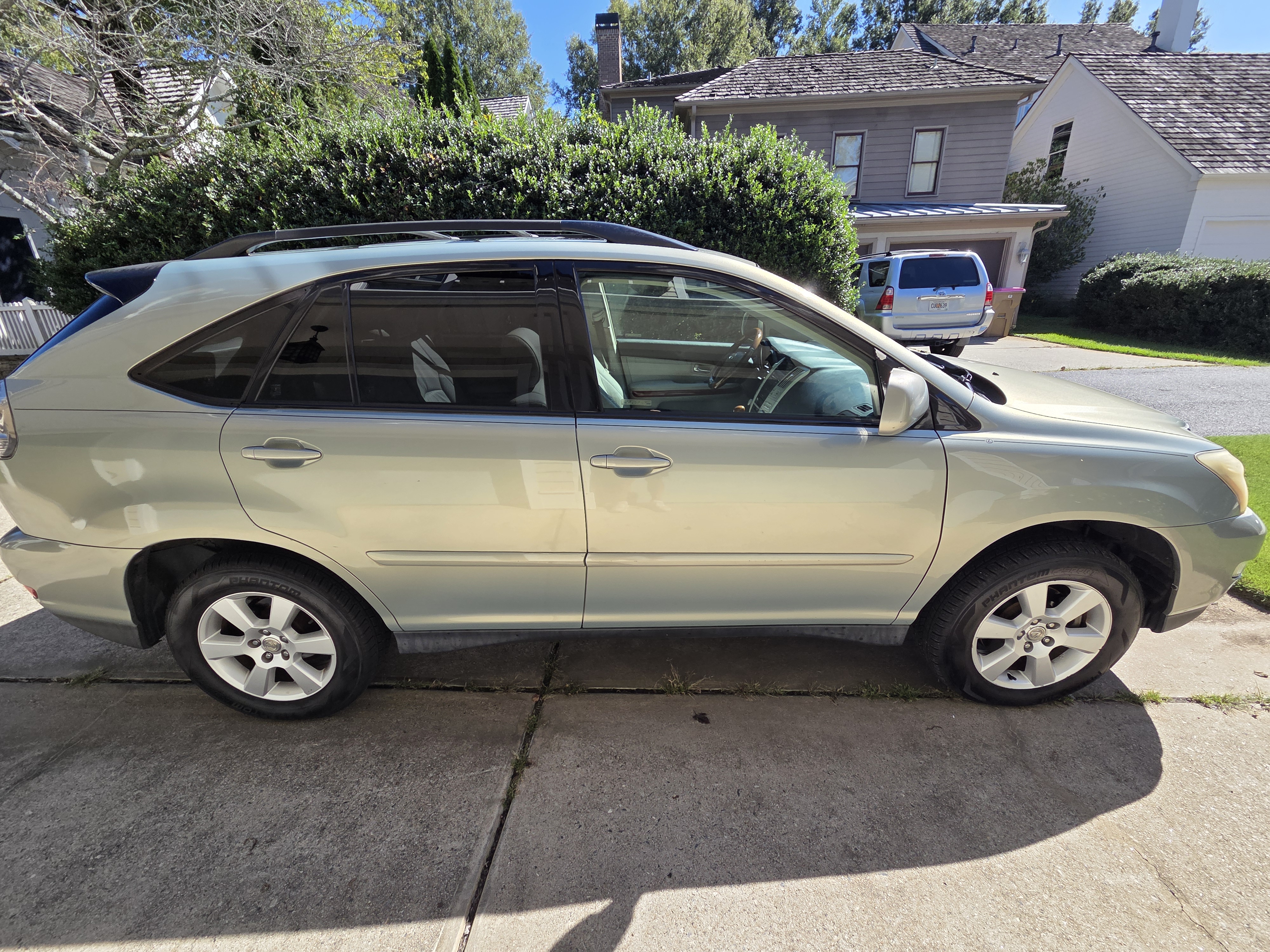 Used 2004 Lexus RX 330 AWD w/ Premium Pkg image 1