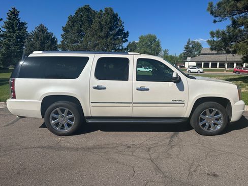 Used 2012 GMC Yukon XL Denali AWD/4WD image 9