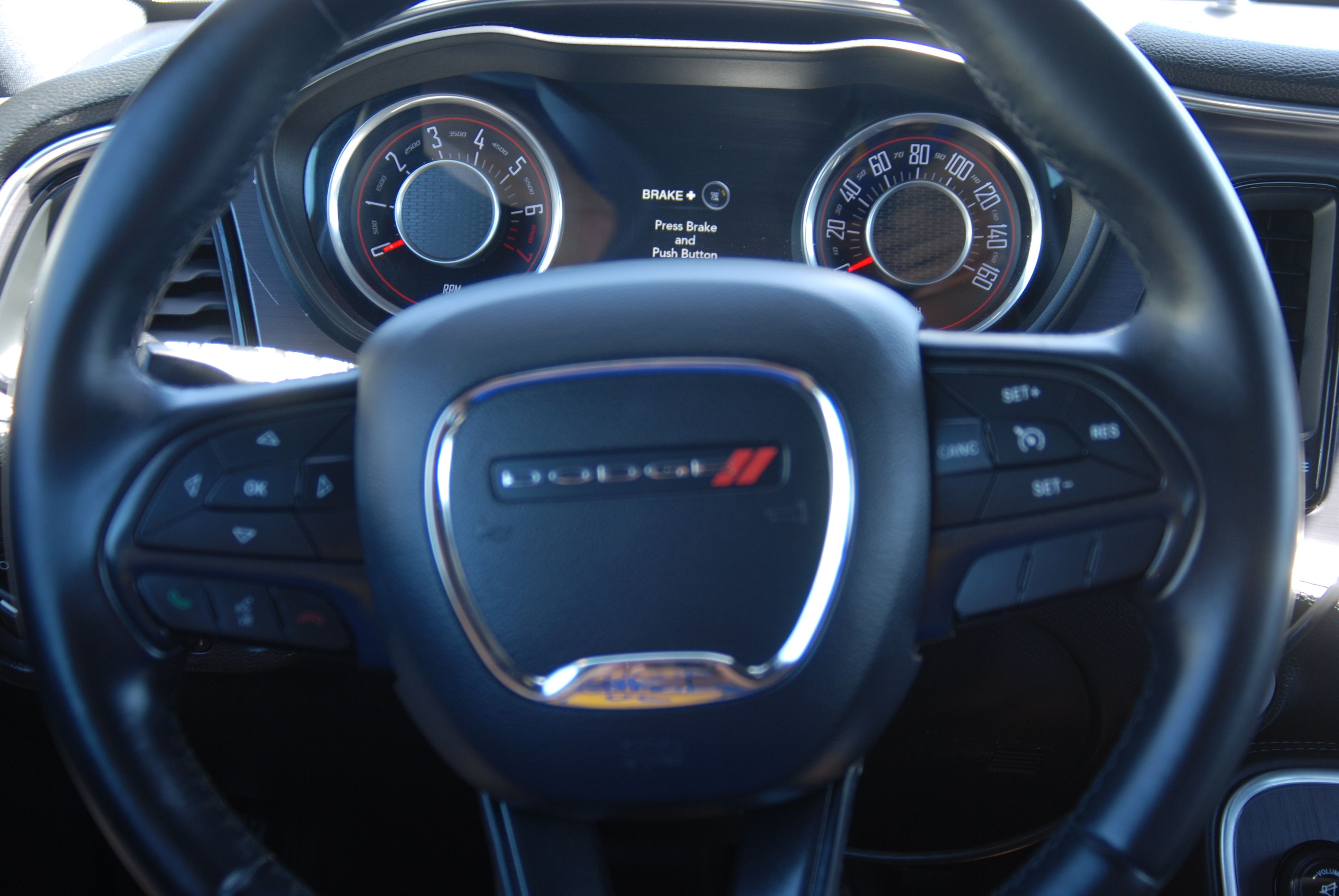 Used 2016 Dodge Challenger SXT RWD image 2
