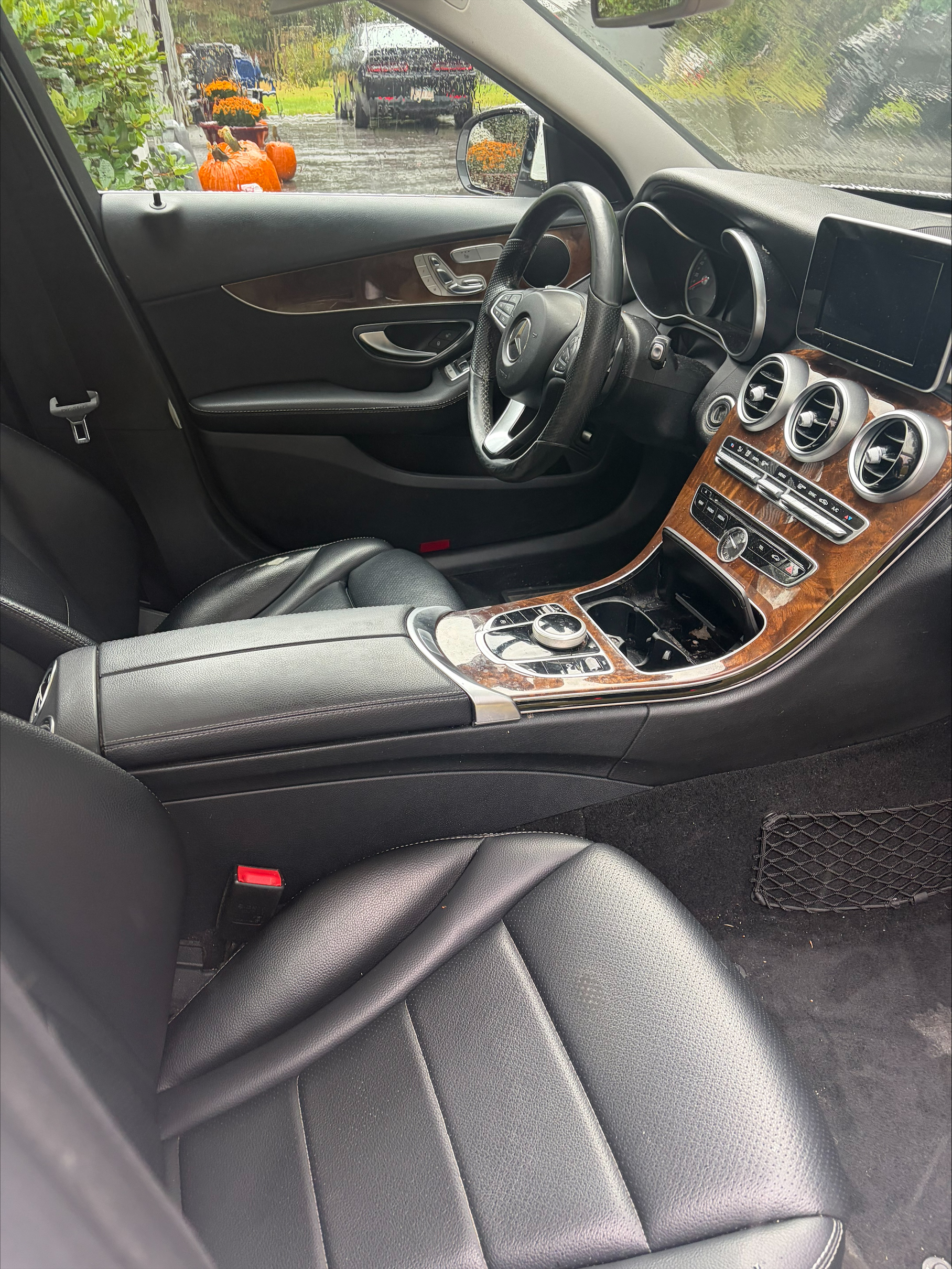 Used 2017 Mercedes-Benz C 300 4MATIC Sedan image 2