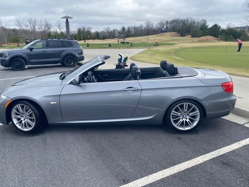 Used 2011 BMW 335i Convertible image 2
