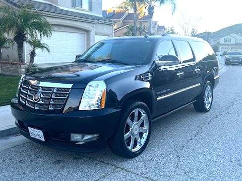 Used 2013 Cadillac Escalade ESV Luxury image 6