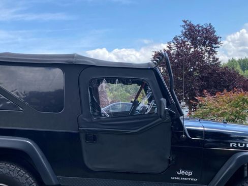 Used 2006 Jeep Wrangler Unlimited Rubicon AWD/4WD image 9