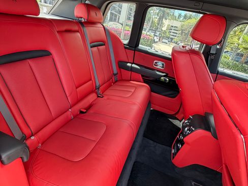 Used 2021 Rolls-Royce Cullinan image 15