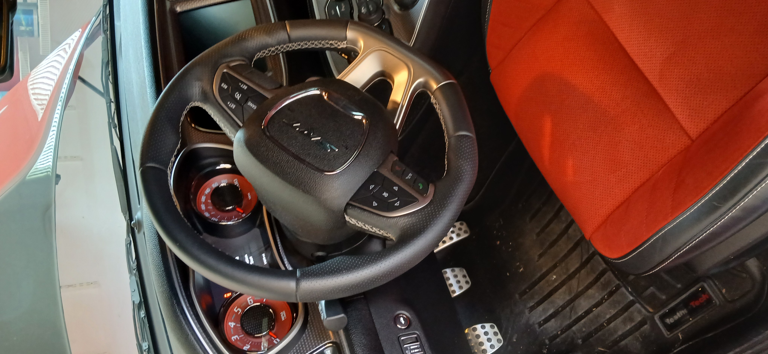 Used 2015 Dodge Challenger SRT Hellcat RWD image 10